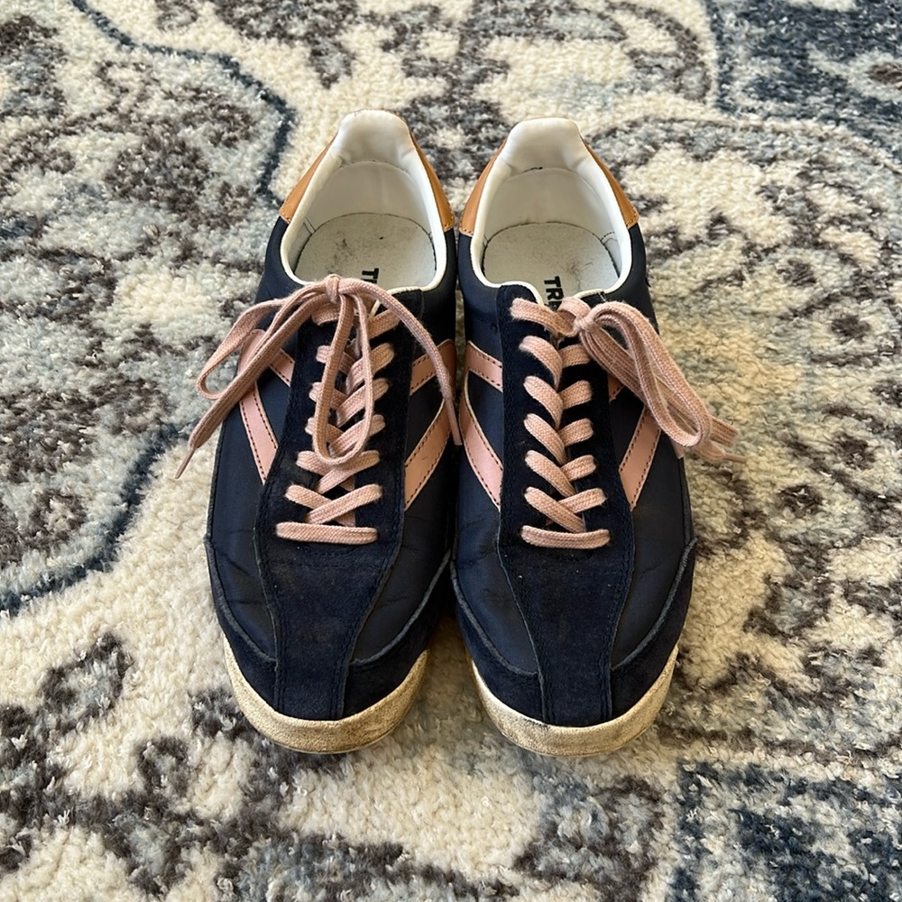 Gently used. Great color combo tretorn sneakers size 7.5